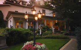 Brockamour Manor Bed And Breakfast
